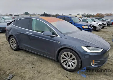 2018 Tesla Model X из США, поврежденный, VIN 5YJXCAE22JF129821